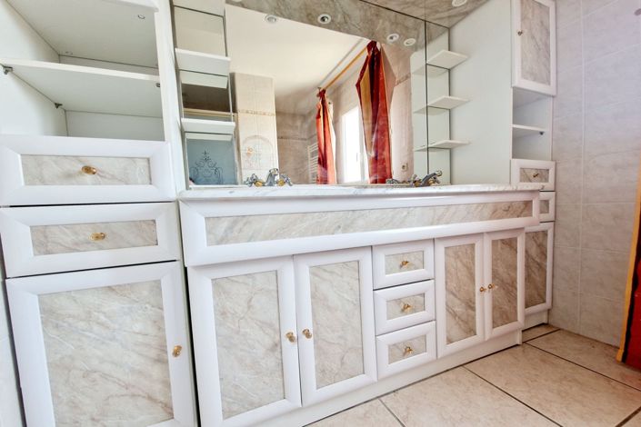 Image No.7-4 Bed House for sale