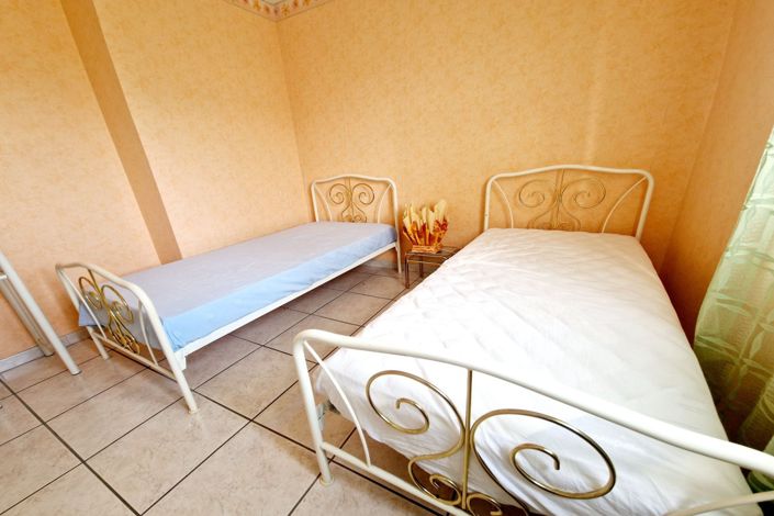 Image No.8-4 Bed House for sale