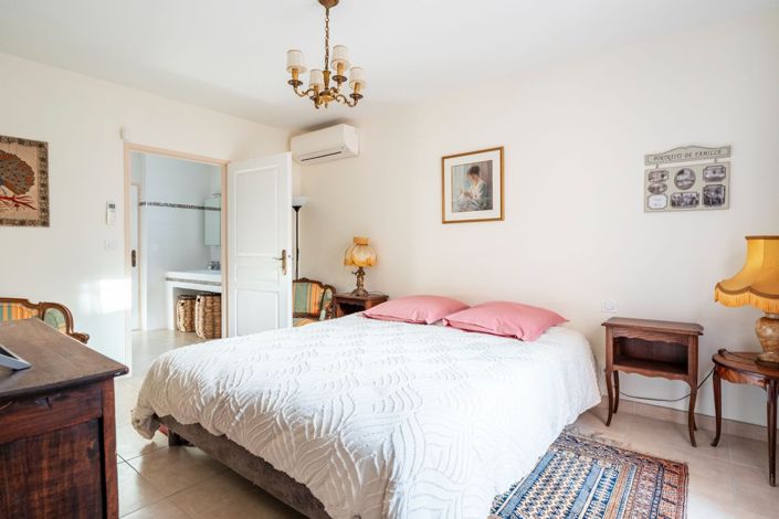 Image No.17-5 Bed House for sale