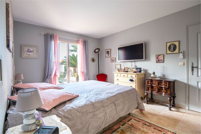Image No.19-5 Bed House for sale