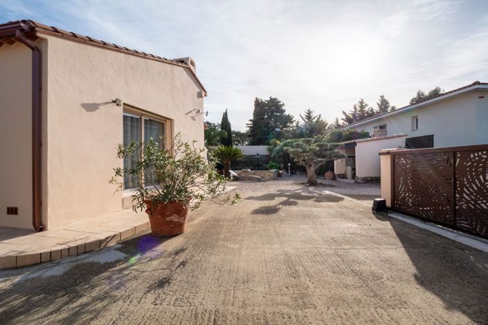 Image No.20-5 Bed House for sale