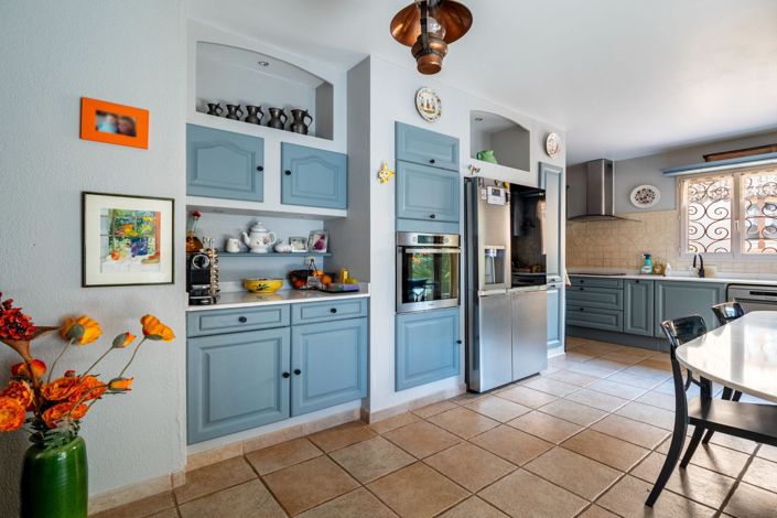 Image No.6-5 Bed House for sale