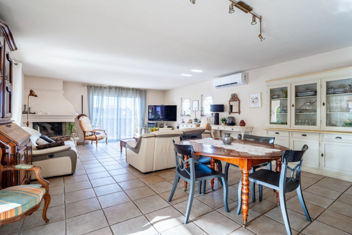 Image No.7-5 Bed House for sale