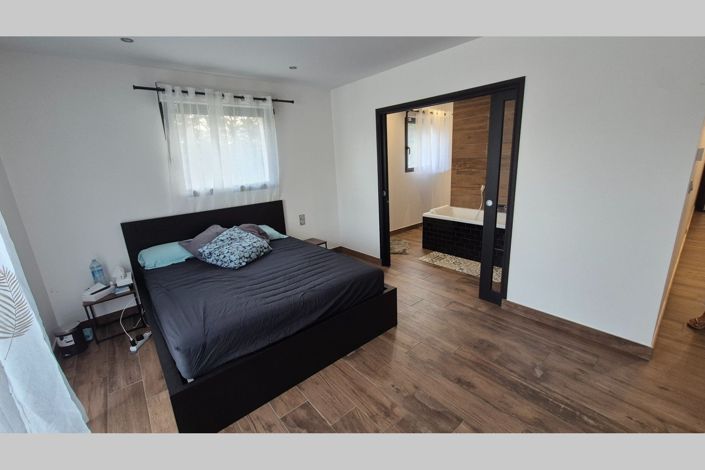 Image No.10-5 Bed House for sale