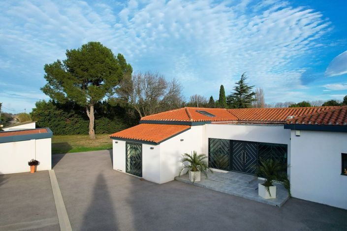 Image No.2-5 Bed House for sale