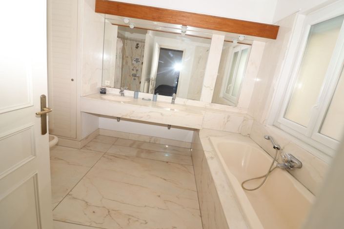 Image No.10-6 Bed House for sale
