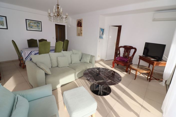 Image No.2-6 Bed House for sale