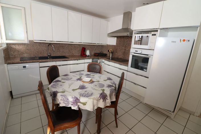 Image No.4-6 Bed House for sale