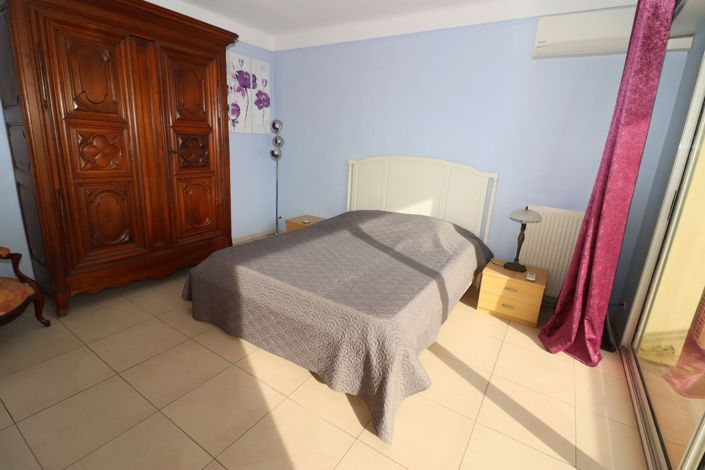 Image No.9-6 Bed House for sale