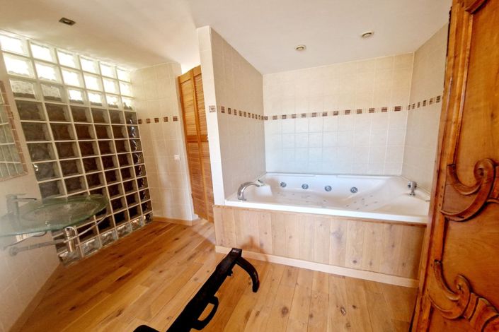Image No.14-3 Bed House for sale