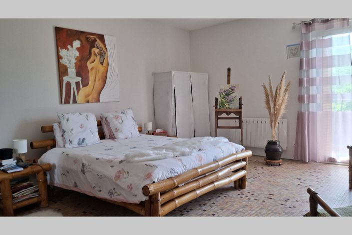 Image No.7-7 Bed House for sale
