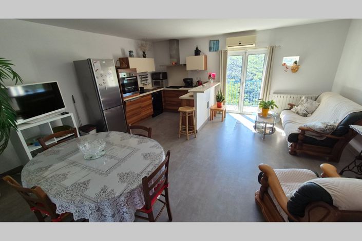 Image No.8-7 Bed House for sale