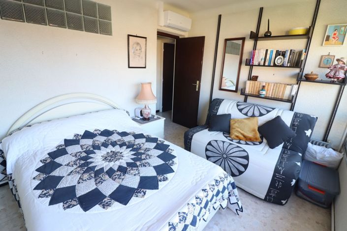 Image No.11-3 Bed House for sale