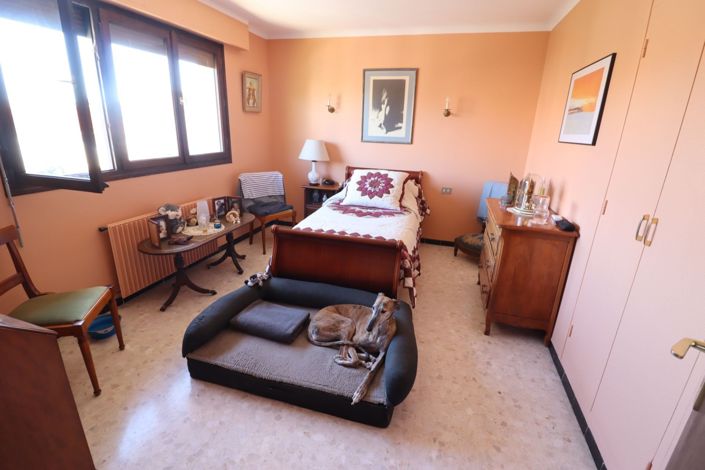 Image No.12-3 Bed House for sale