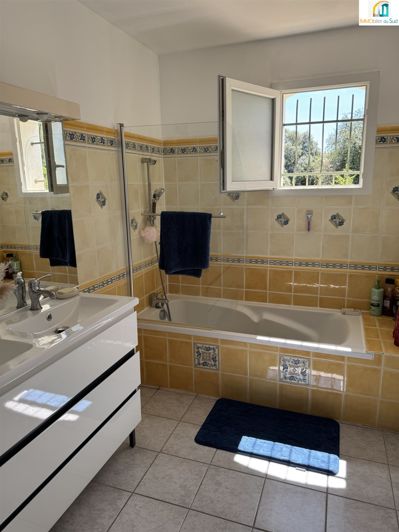 Image No.16-3 Bed House for sale