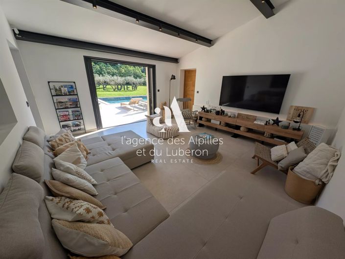 Image No.16-8 Bed House for sale