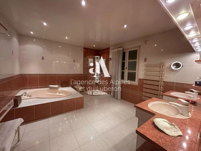 Image No.16-7 Bed House for sale