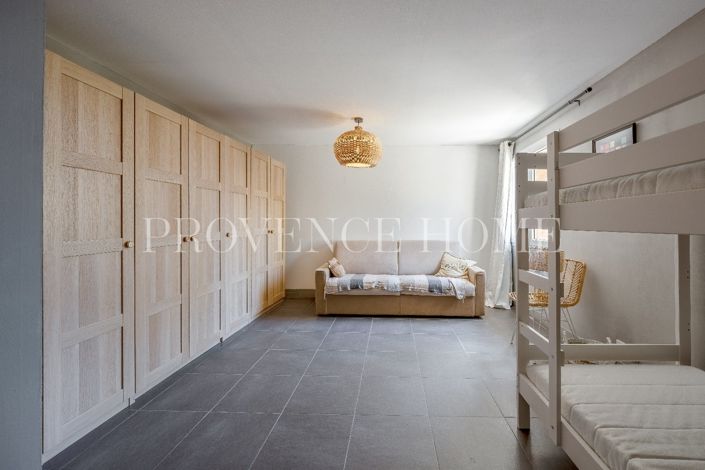 Image No.17-3 Bed Property for sale