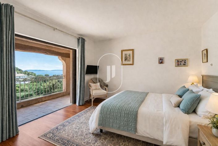 Image No.7-4 Bed House for sale