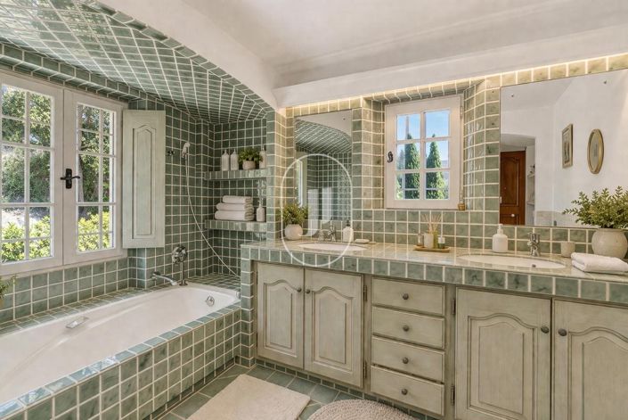Image No.8-4 Bed House for sale