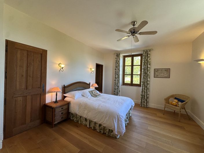 Image No.16-3 Bed Property for sale