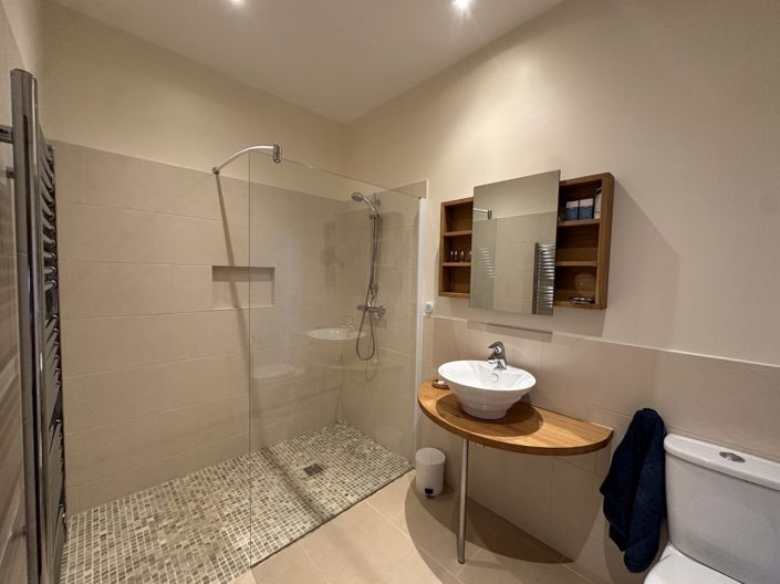 Image No.17-3 Bed Property for sale
