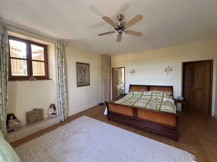 Image No.18-3 Bed Property for sale
