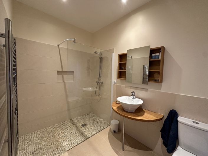 Image No.19-3 Bed Property for sale