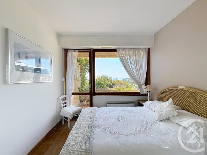 Image No.10-3 Bed Apartment for sale