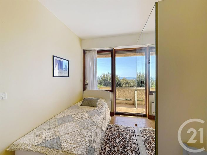 Image No.12-3 Bed Apartment for sale