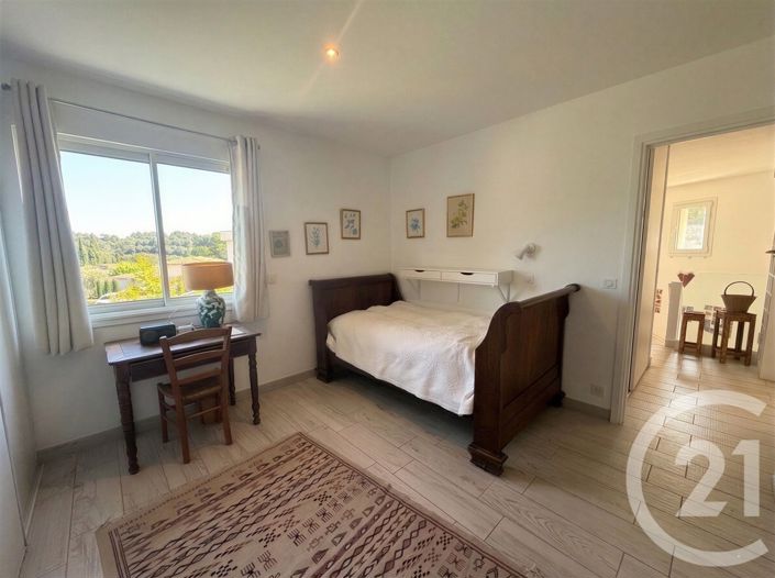 Image No.8-3 Bed House for sale