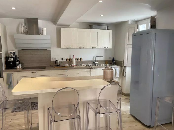 Image No.6-8 Bed House for sale