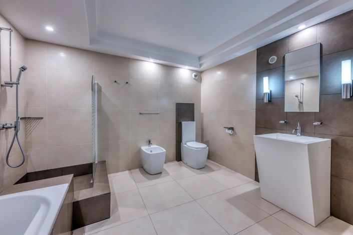Image No.18-9 Bed House for sale