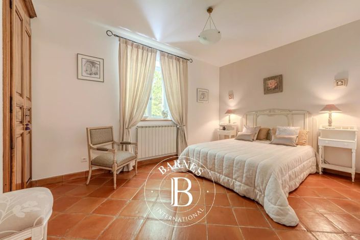 Image No.14-5 Bed House for sale