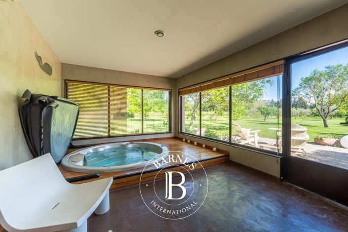 Image No.18-5 Bed House for sale