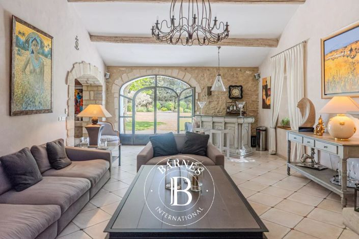 Image No.8-5 Bed House for sale
