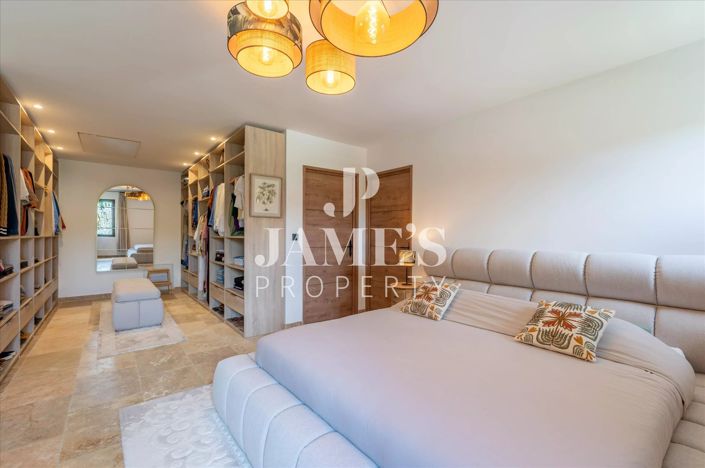 Image No.11-5 Bed House for sale