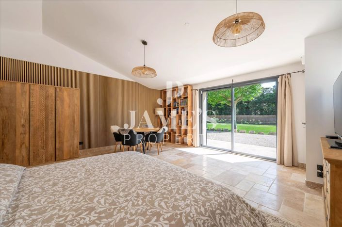 Image No.18-5 Bed House for sale