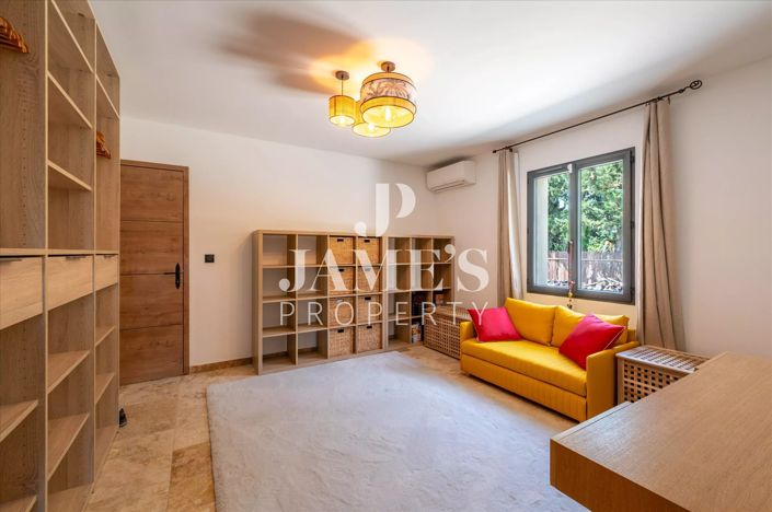 Image No.19-5 Bed House for sale