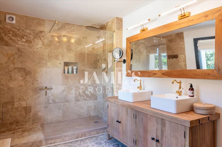 Image No.20-5 Bed House for sale