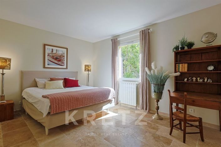 Image No.20-4 Bed House for sale
