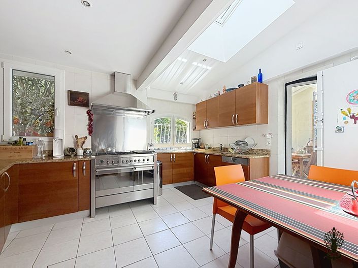 Image No.6-3 Bed House for sale