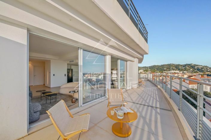 Image No.10-2 Bed House for sale
