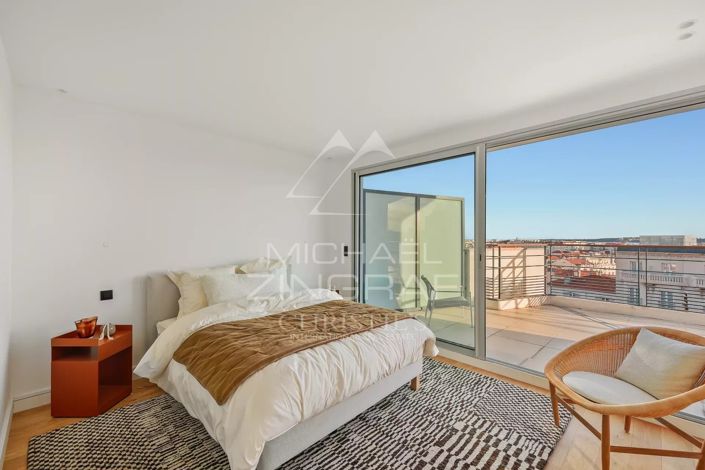 Image No.11-2 Bed House for sale