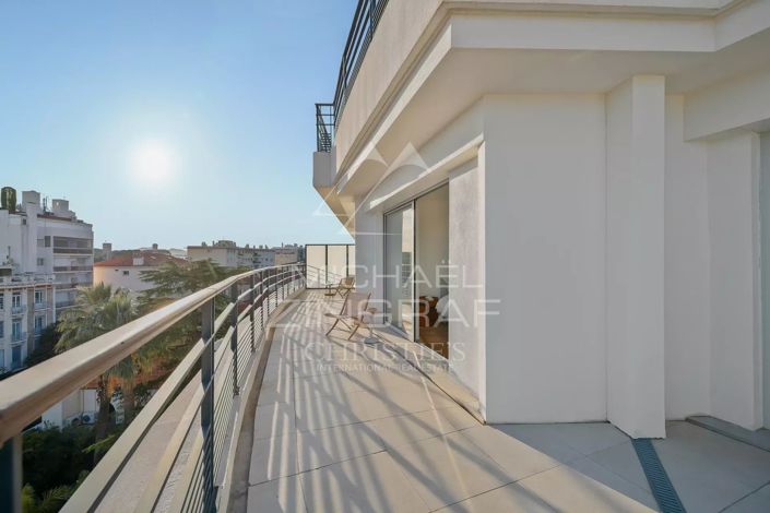 Image No.12-2 Bed House for sale