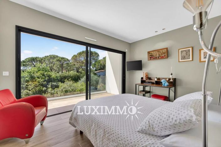 Image No.10-4 Bed House for sale