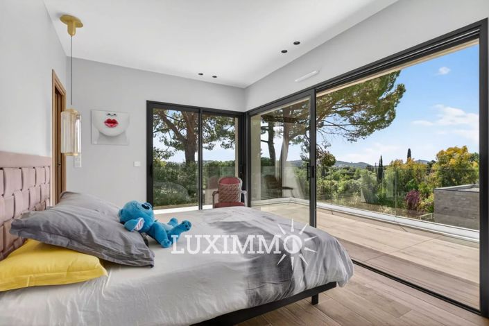 Image No.8-4 Bed House for sale