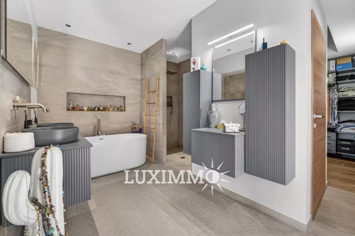 Image No.9-4 Bed House for sale