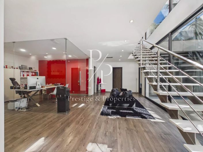 Image No.7-5 Bed House for sale