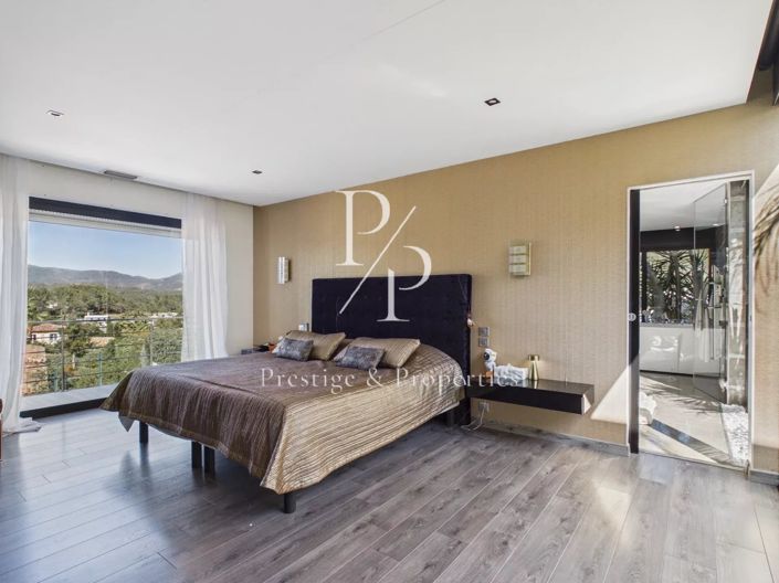 Image No.9-5 Bed House for sale